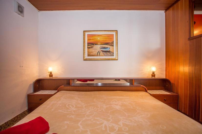 Anita 3* Sumartin